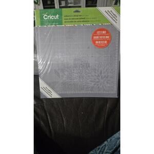 Cricut StrongGrip Adhesive Cutting Mat, 12 by 12 NEW 2003545